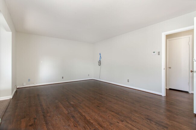 Foto del edificio - 6506/08 SAINT MORITZ AVE