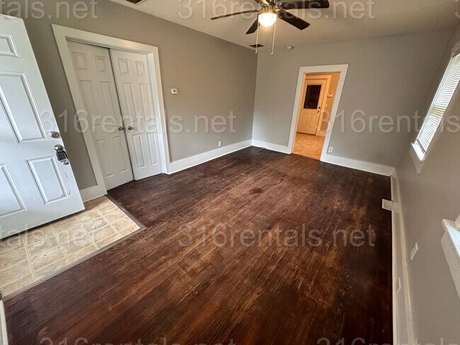 Building Photo - $850 - 2 bedroom/ 1 bathroom - Single Fami...