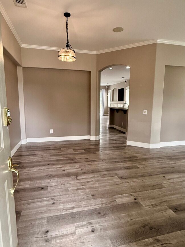 Building Photo - 7467 Earlsmoore Dr