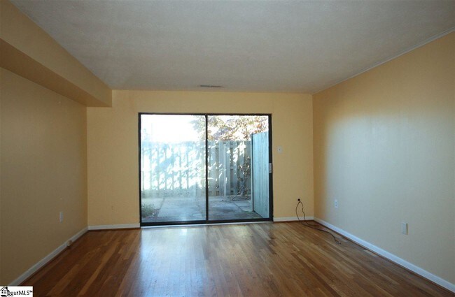 Foto del edificio - 2530 E North St