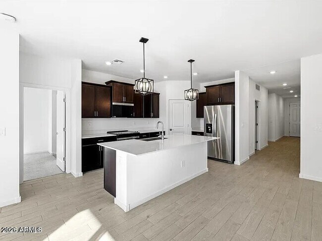 Foto del edificio - 24629 Grove St