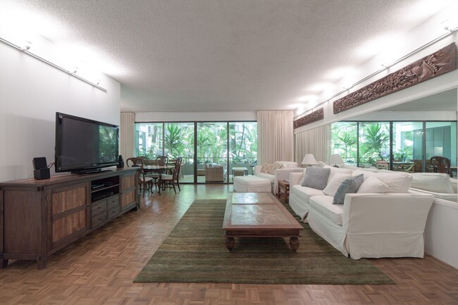 Building Photo - Fully furnished 2-bedroom, 2-bath Kahala B...