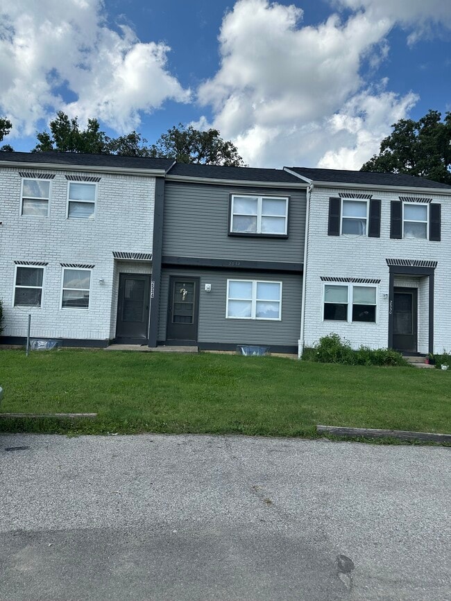 Building Photo - 2532 Sandbury Blvd