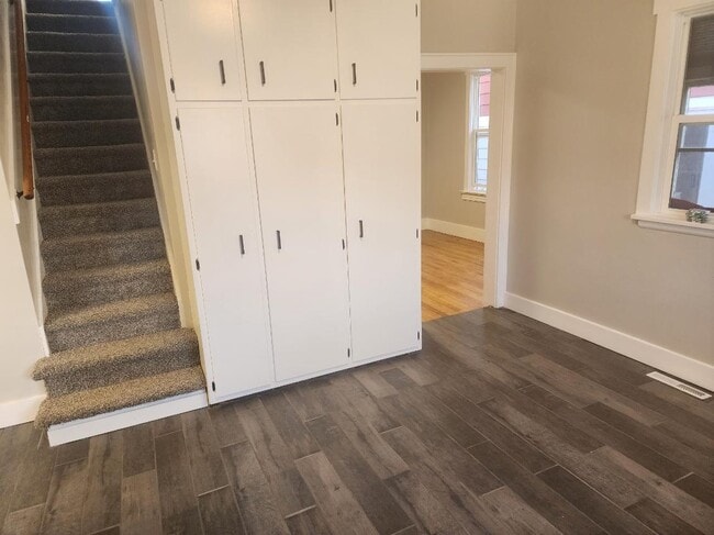 Building Photo - 523 Jackson St