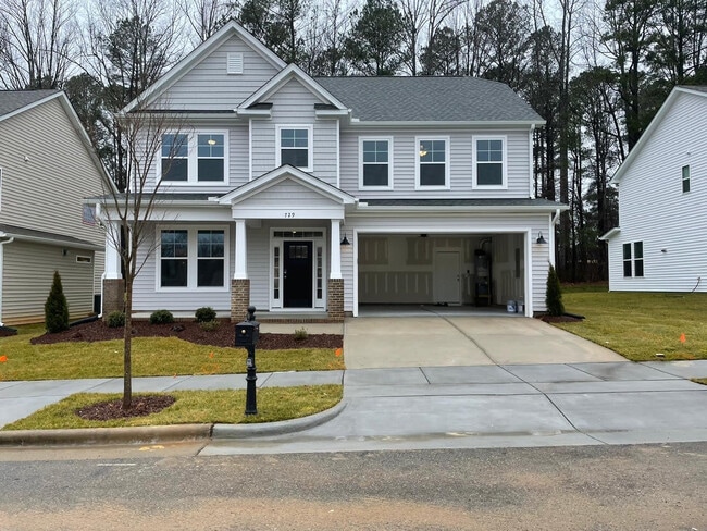 Building Photo - Room in House on Moonbeam Dr