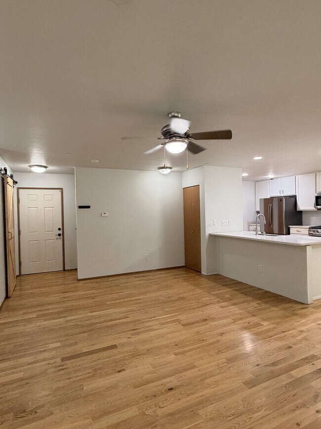 Foto del edificio - 1266 Hudson St