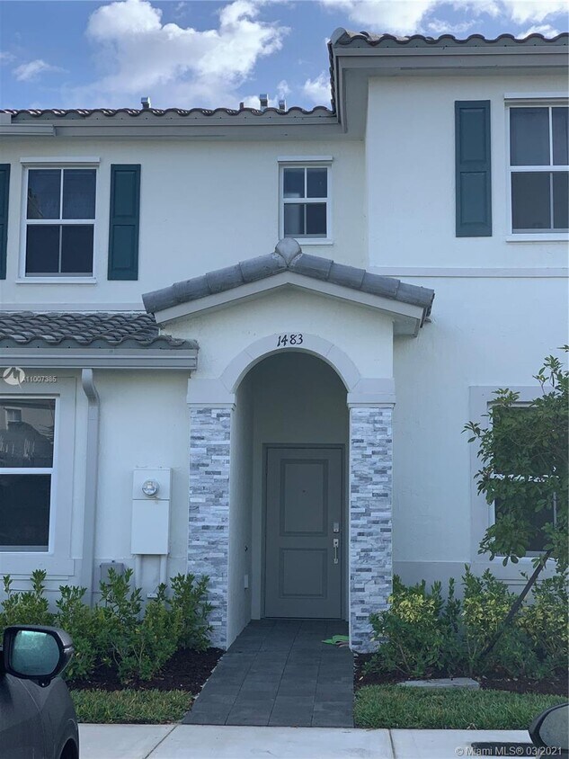 Primary Photo - 1483 SE 26th Ave