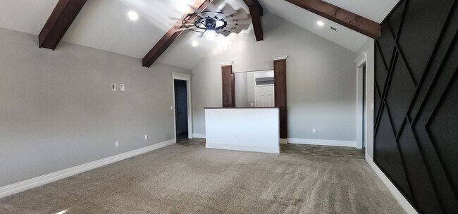 Foto del edificio - Elegant 4-Bedroom Valdosta Home with Vaulted Ceilings, Pool, and Outdoor Living