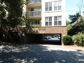 Building Photo - 405 W 7th St