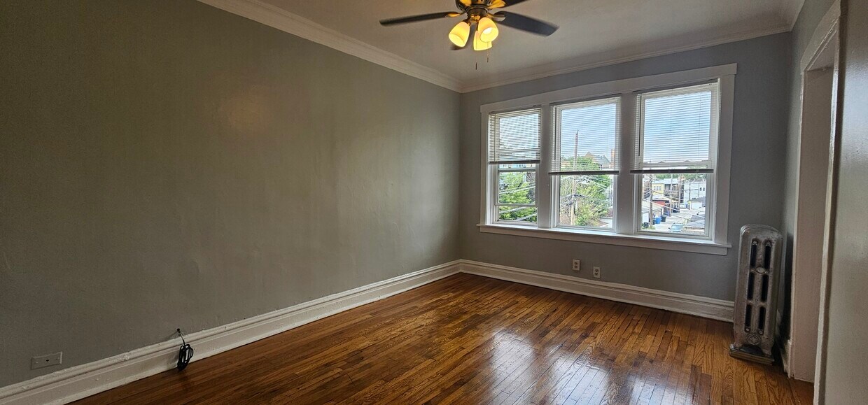 Foto del edificio - 3242 W Sunnyside Ave