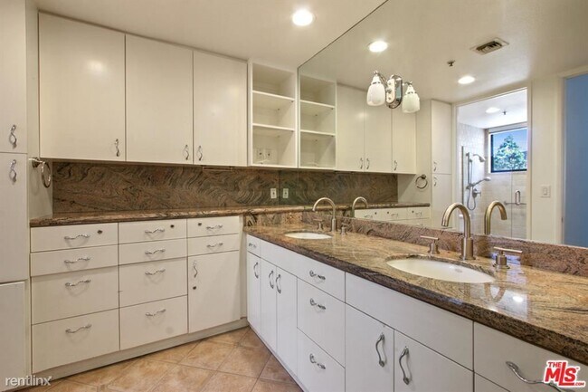 Foto del edificio - 2112 Century Park Ln