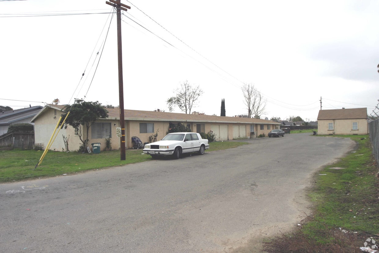Primary Photo - 800-808 Briggs Ave