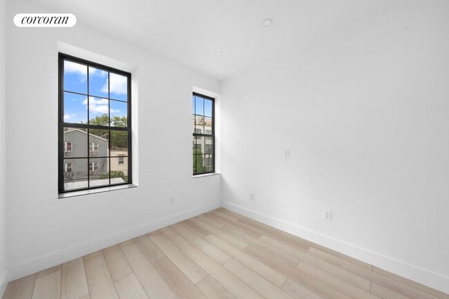 Building Photo - 127 Cornelia St