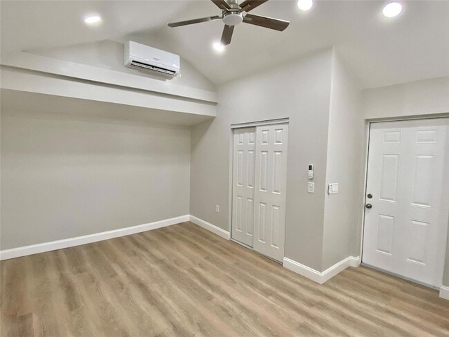 Photo - 426 S L St House