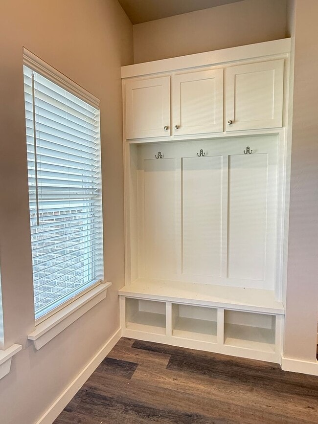 Building Photo - Brand NEW Large 1 Bed, 1 Bath in Beautiful...