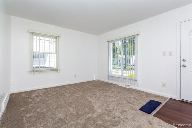 Building Photo - 21503 Eastwood Blvd