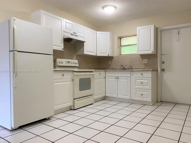 Building Photo - 4051 SW 23rd St