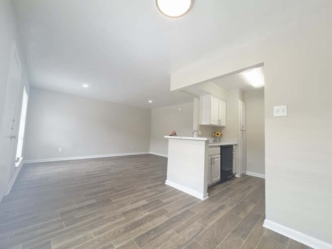 Dining Room - Sandpebble
