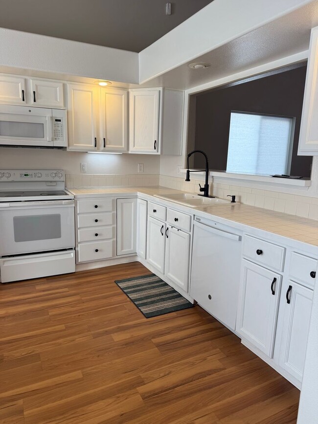 Building Photo - BEAUTIFULLY UPDATED 3BD HOME FOR RENT