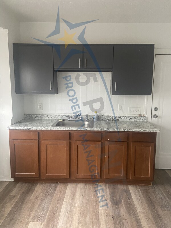 Foto del edificio - 983 E 128th St