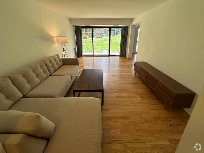 Building Photo - 2052 Royal Fern Ct