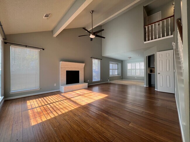 Building Photo - 10960 Mortons Xing