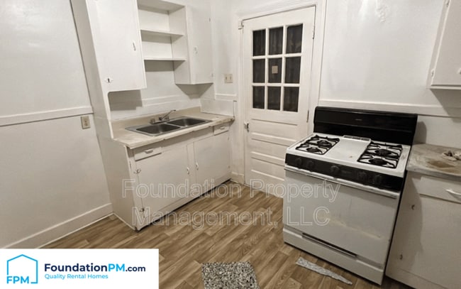 Foto del edificio - 761 E Dempster Ave
