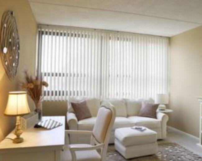 Foto del edificio - 5441 N East River Rd
