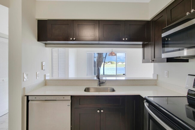 Building Photo - 8101 Glenmoor Dr