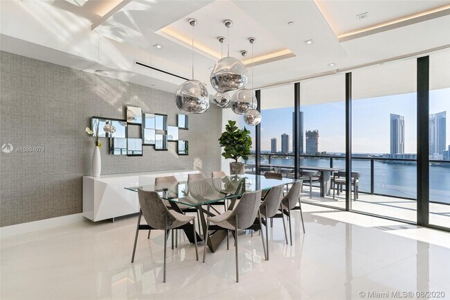 Building Photo - 5000 Island Estates Dr