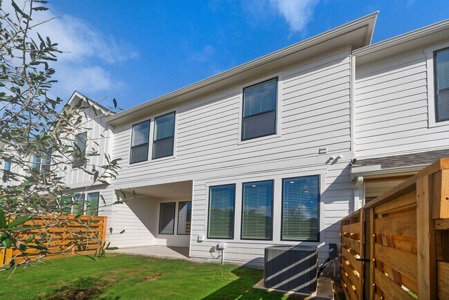 Foto del edificio - FOUR WEEKS FREE!!!  Brand New!!! Modern To...