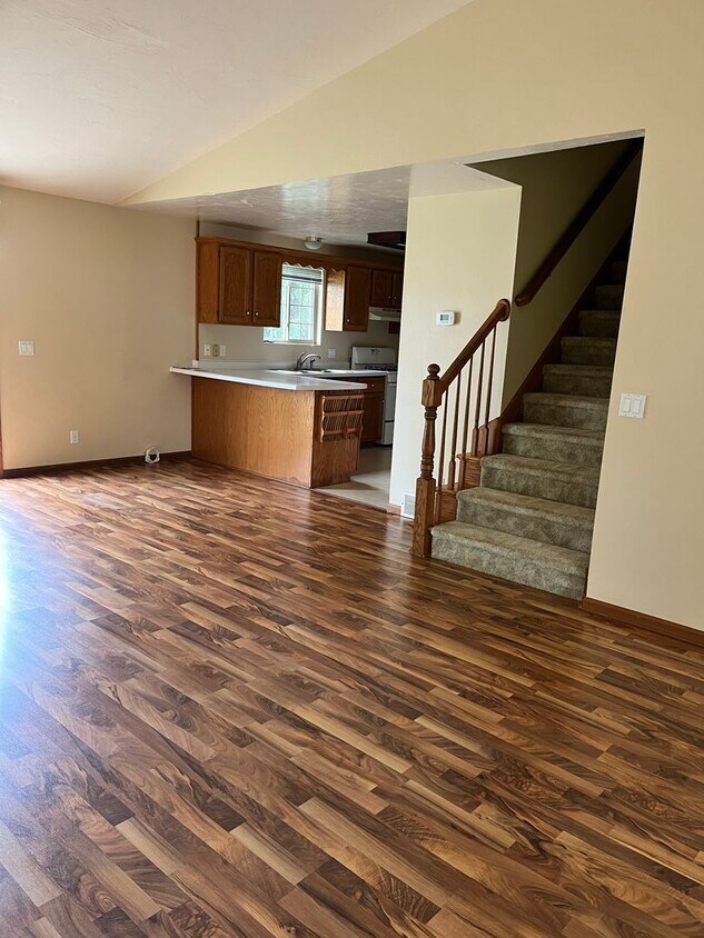 Foto principal - 293-295-295 Desplaine Rd