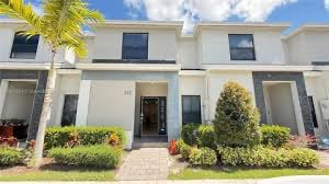 Building Photo - 425 NE 1st Ave