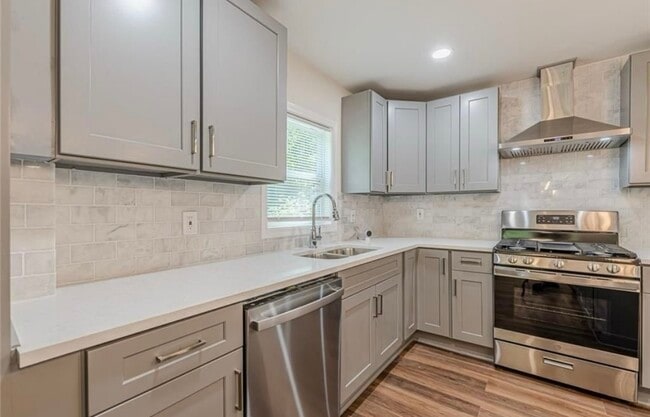 Building Photo - 214 Adeline Ave NW
