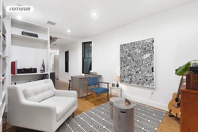 Foto del edificio - 642 Leonard St