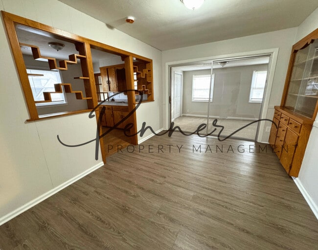 Building Photo - 811 S Hardy Ave