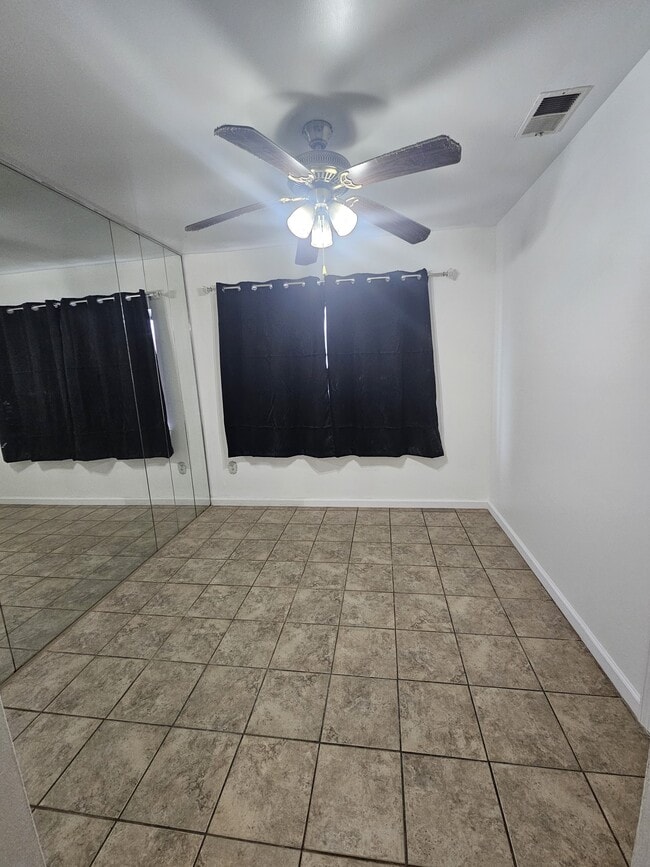 Foto del edificio - 321 Kennedy Dr