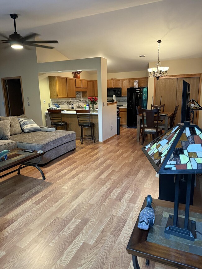 Building Photo - 6205 S Creekside Dr