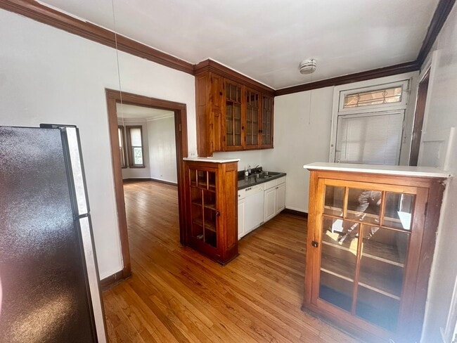 Building Photo - 4830 W Addison St
