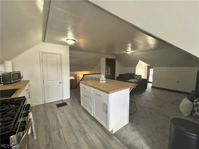 Foto del edificio - 377 Lawson Ave