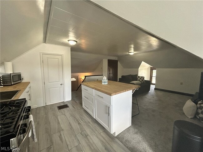 Building Photo - 377 Lawson Ave
