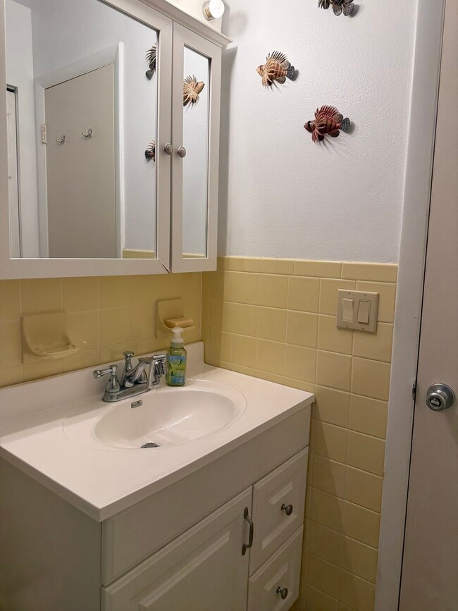 Building Photo - 75 S Las Olas Dr