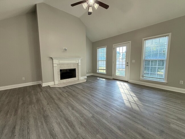 Foto del edificio - 1003 Moss Creek Cir