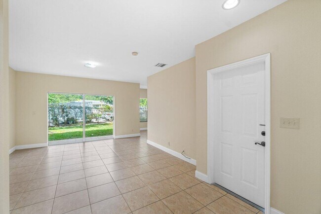 Building Photo - 809 Talia Cir