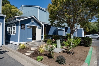 Building Photo - Walkham Townhomes