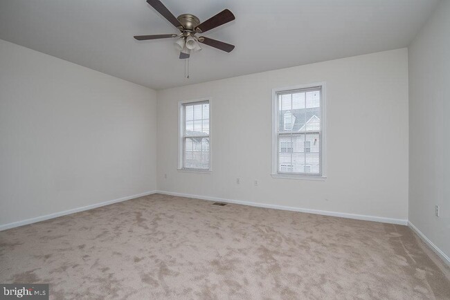 Building Photo - 6806 Sabbarton Pl