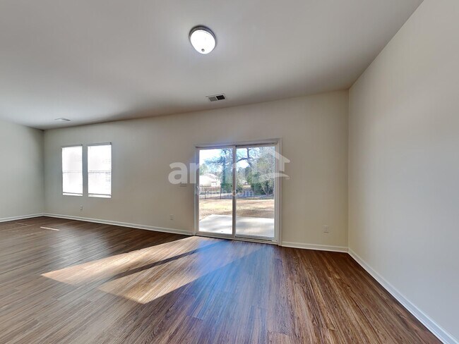 Foto del edificio - 220 Orion Way