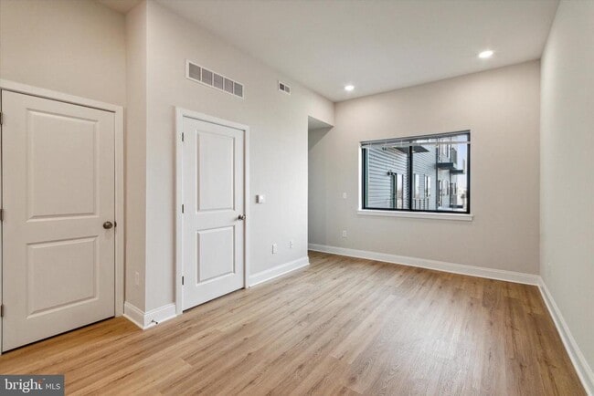 Building Photo - 2157 E Lehigh Ave