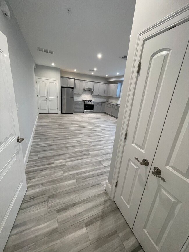 Foto del edificio - All new modern one bedroom with parking