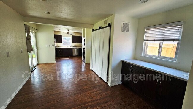 Foto del edificio - 5080 N. Bryant St.